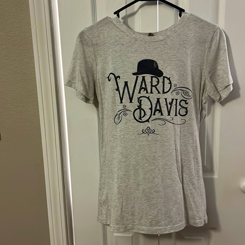 Ward Davis grey tee. Size Large. Fits like a Medium